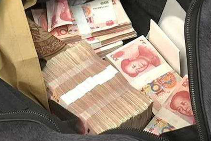 信用卡逾期一年，如何查询网络通缉信息？